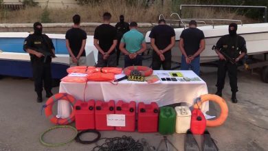 عناصر الأمن الوطني خلال تفكيك شبكة تهريب المهاجرين غير الشرعيين عبر البحر