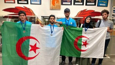 الطلبة الجزائريون خلال تتويجهم في المسابقة العالمية للرياضيات ببلغاريا