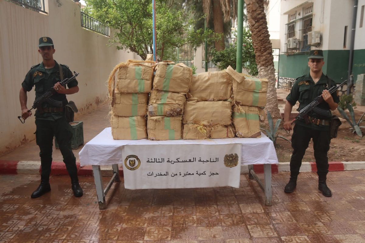 الجيش الوطني الشعبي يحبط تهريب مخدرات من المغرب