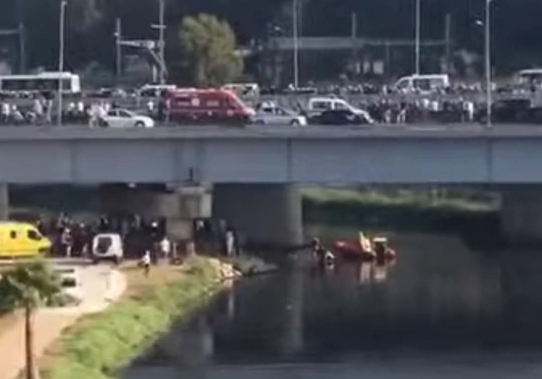 تدخل فرق الحماية المدنية بعد سقوط حافلة من جسر بالحراش وإصابة ركابها