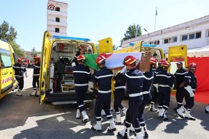 وزير الداخلية إبراهيم مراد خلال تقديم التعازي في شهداء طائرة الحماية المدنية بجيجل