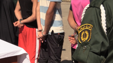 عناصر الدرك الوطني خلال عملية توقيف عصابة في أولاد فايت