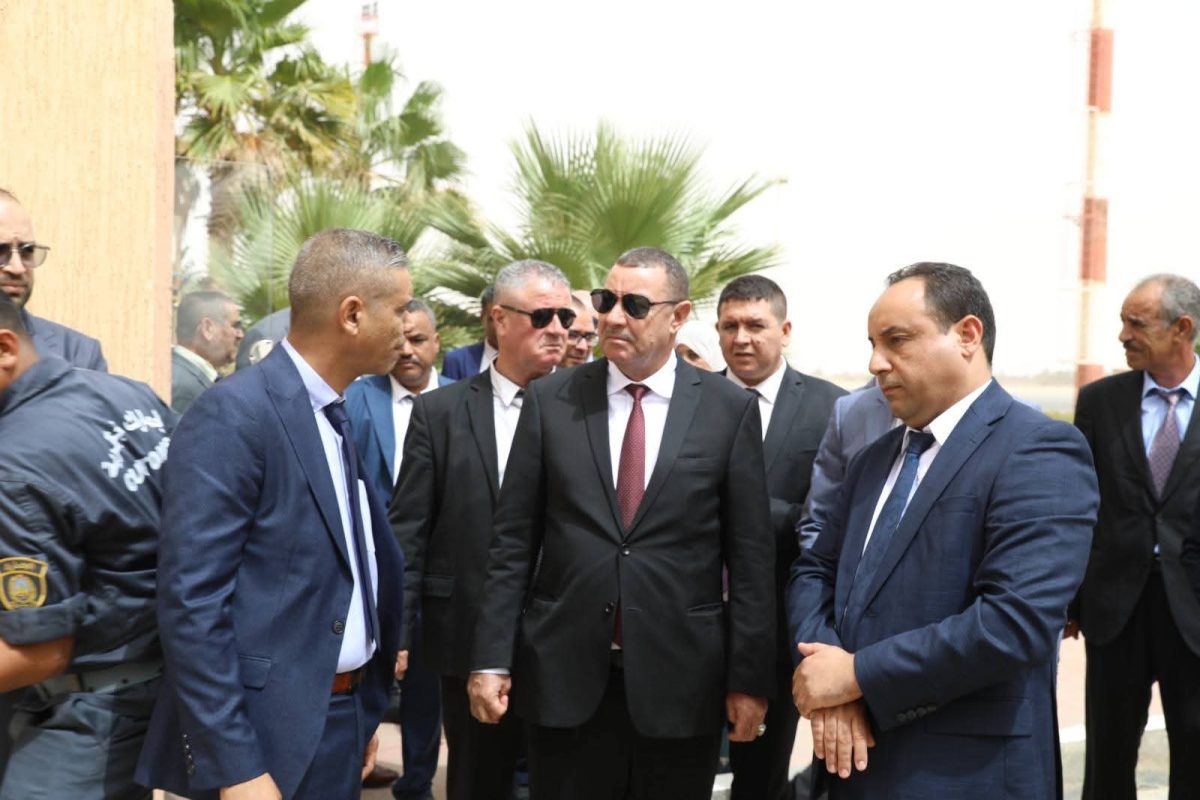 وزير النقل يتفقد مشاريع النقل في ولاية الوادي ومطار قمار