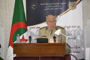 الفريق أول السعيد شنقريحة خلال تكريم أشبال الأمة المتفوقين في وزارة الدفاع