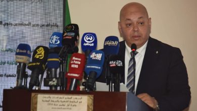 الوزير العيد ربيقة خلال إشرافه على الاحتفال بالذكرى الثلاثين لتأسيس المركز الوطني للدراسات في المقاومة الشعبية