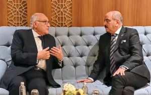وزير الخارجية أحمد عطاف يعقد محادثات مع وزير الخارجية التونسي محمد علي النفطي في جدة لتعزيز التعاون والتحضير للجنة المشتركة الجزائرية التونسية