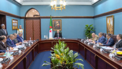 الرئيس عبد المجيد تبون خلال اجتماع حول قطاع النقل بحضور الفريق أول السعيد شنقريحة وعدد من الوزراء