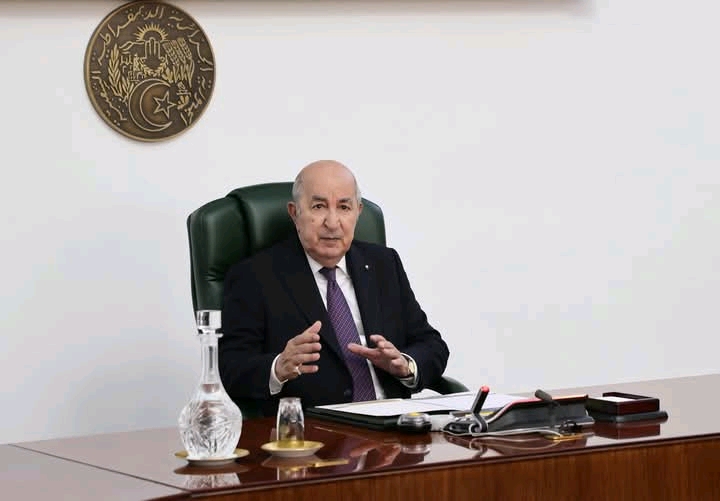 الرئيس عبد المجيد تبون خلال اجتماع مخصص لضبط السوق الوطنية