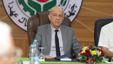 الأمين العام لحزب جبهة التحرير الوطني عبد الكريم بن المبارك خلال إحياء ذكرى يوم المجاهد