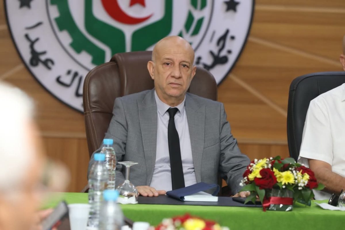 الأمين العام لحزب جبهة التحرير الوطني عبد الكريم بن المبارك خلال إحياء ذكرى يوم المجاهد