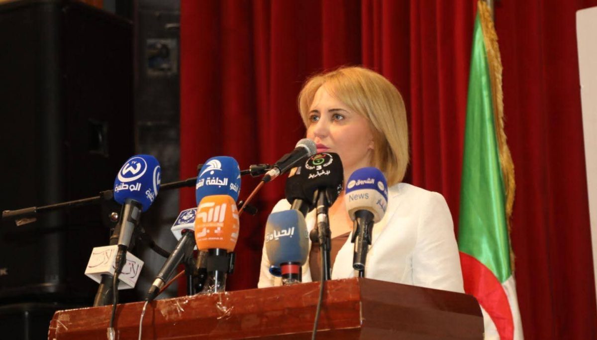 رئيسة المرصد الوطني للمجتمع المدني ابتسام حملاوي خلال لقاء بولاية الجلفة مع الجمعيات والفاعلين المحليين