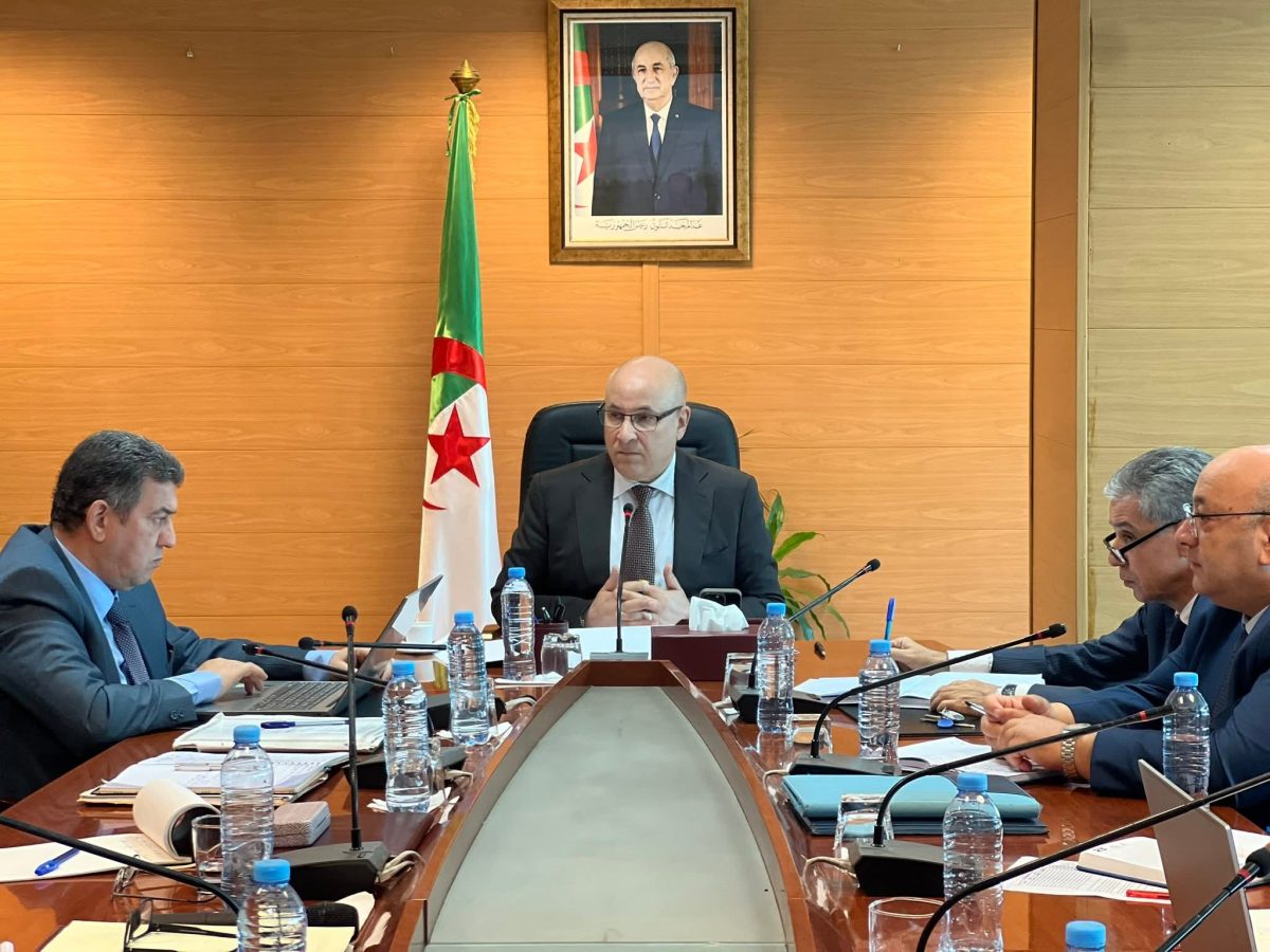 الطيب زيتوني خلال اجتماع تدقيق نتائج الإحصاء الاقتصادي للمنتوج الوطني في الجزائر