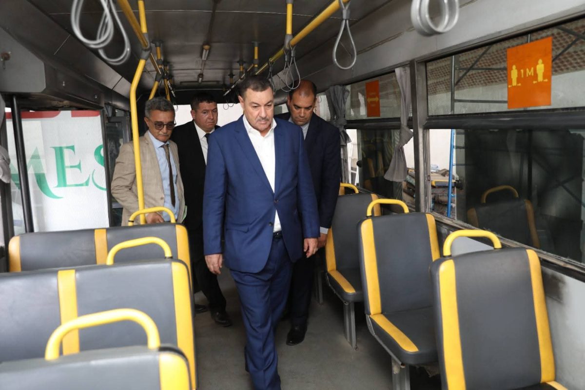 وزير النقل السعيد سعيود خلال زيارته للمؤسسة الجامعية للنقل والخدمات