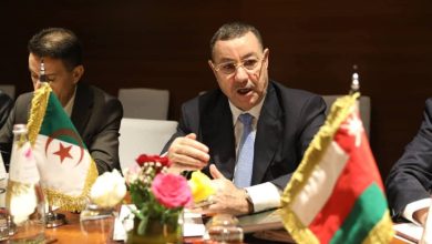 وزير النقل السعيد سعيود خلال مباحثاته في سلطنة عمان