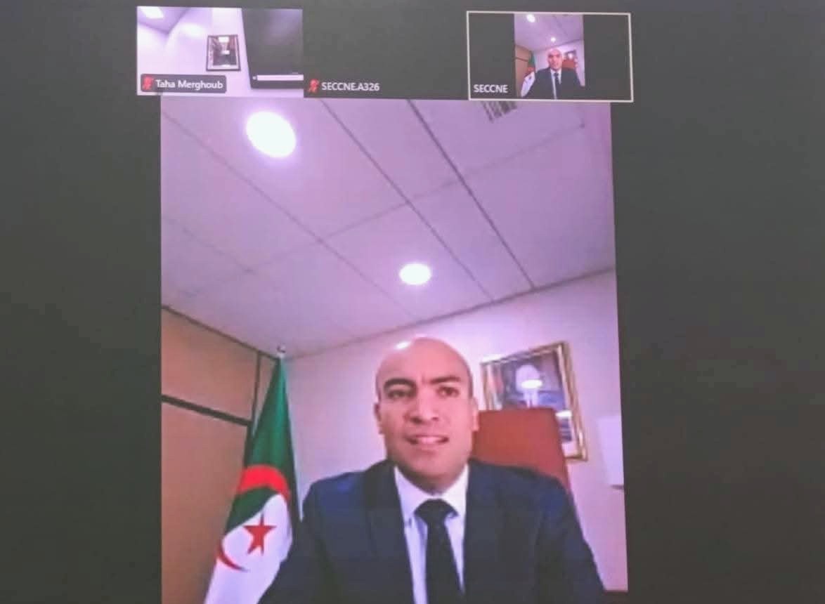 سفيان شايب خلال مشاركته في اختتام الجامعة الصيفية بجامعة عين تموشنت