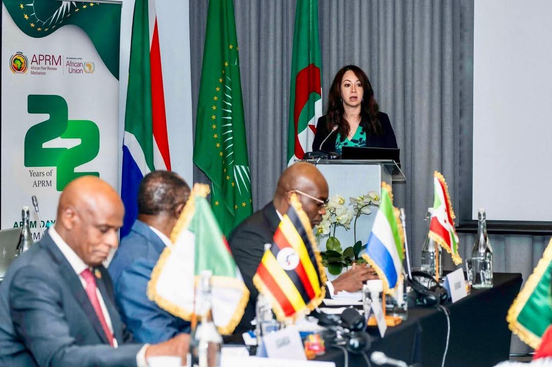 سلمة بختة منصوري خلال ترؤسها اجتماع آلية التقييم الإفريقية في بريتوريا