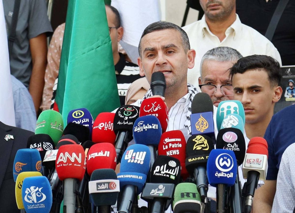 وقفة تضامنية للمنظمة الوطنية للصحافيين الجزائريين دعماً للصحفيين الفلسطينيين في دار الصحافة الطاهر جاووت