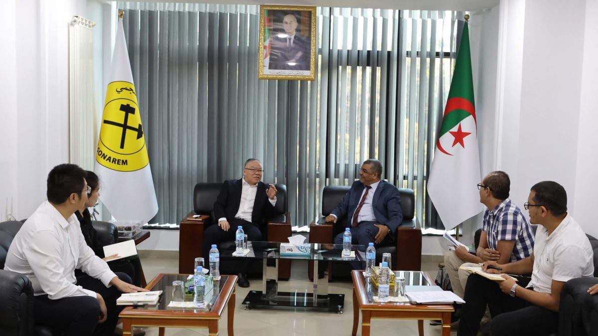 لقاء الرئيس المدير العام لمجمع سونارم مع وفد شركة MCC الصينية