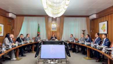 الوزير الأول بالنيابة سيفي غريب يترأس اجتماعا لتنظيم معارض الأدوات المدرسية