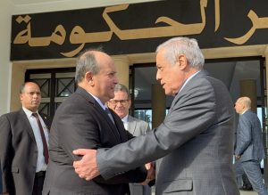 سيفي غريب خلال مراسم استلام مهامه كوزير أول بالنيابة في قصر الحكومة