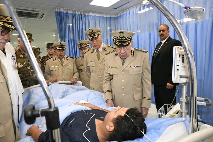 الفريق أول السعيد شنقريحة يتفقد المصابين في حادث الحراش الذي أودى بحياة 18 شخصاً