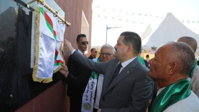 وزير الري طه دربال خلال تدشين محطة تصفية المياه المستعملة بمدينة تيميمون