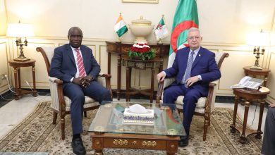 عزوز ناصري يستقبل سفير كوت ديفوار ألفونس فوه ساهي بمقر مجلس الأمة في الجزائر