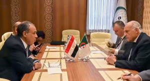 وزير الخارجية أحمد عطاف في محادثات ثنائية مع وزير الخارجية المصري بدر عبد العاطي في جدة لبحث تطوير العلاقات الجزائرية المصرية