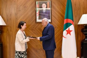 أحمد عطاف يستقبل السفيرة الجديدة لمملكة السويد أنا بلوك مازويير بمقر وزارة الخارجية الجزائرية 