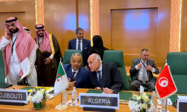 وزير الخارجية أحمد عطاف خلال مشاركته في اجتماع وزراء خارجية منظمة التعاون الإسلامي بجدة