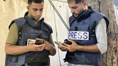 أنس الشريف ومحمد قريقع، مراسلي قناة الجزيرة في مدينة غزة