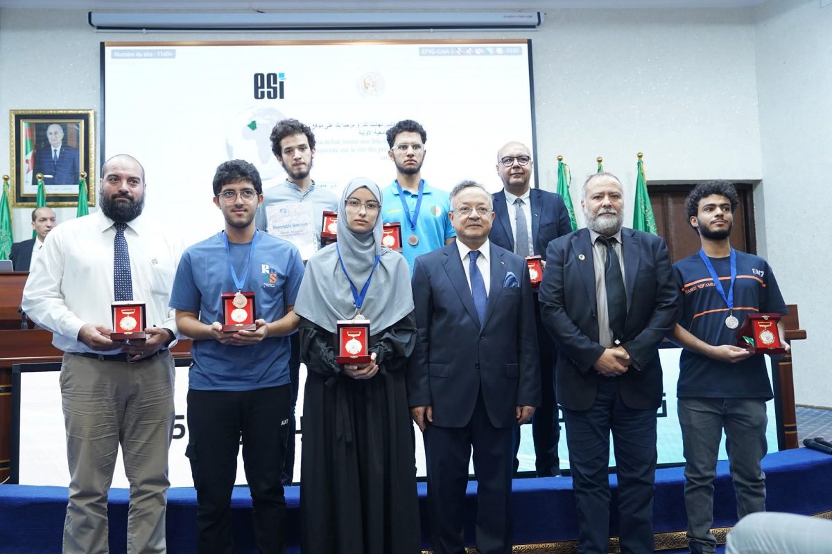 وزير التعليم العالي كمال بداري يكرم الطلبة الجزائريين المتفوقين في المسابقة العالمية للرياضيات