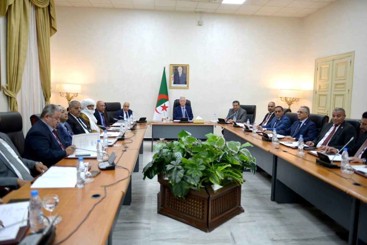 اجتماع مكتب مجلس الأمة برئاسة عزوز ناصري لمناقشة تأجيل افتتاح الدورة البرلمانية