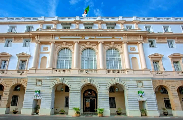 مجلس الأمة يدين الاعتداء على مراسل التلفزيون الجزائري في غزة