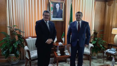 وزير الطاقة محمد عرقاب خلال لقائه الأمين العام لمنتدى الدول المصدرة للغاز محمد حامل بمقر الوزارة