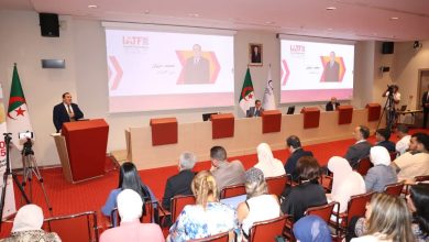 وزير الاتصال محمد مزيان خلال اليوم الإعلامي حول معرض التجارة البينية الإفريقية 2025