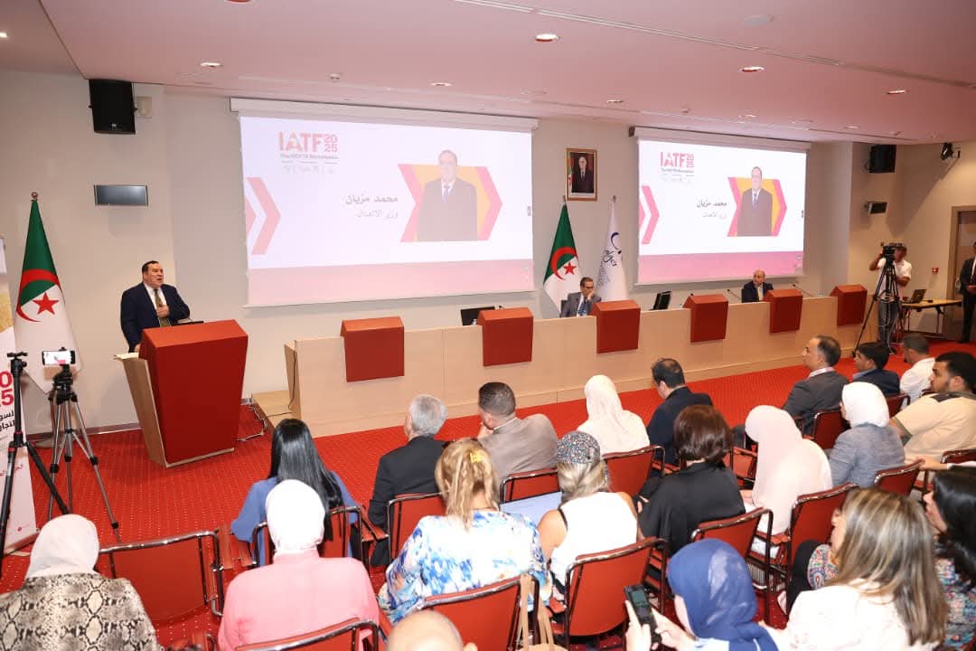 وزير الاتصال محمد مزيان خلال اليوم الإعلامي حول معرض التجارة البينية الإفريقية 2025