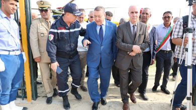 وزير الداخلية إبراهيم مراد خلال زيارته إلى تبسة بعد الهزة الأرضية