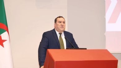 وزير الاتصال محمد مزيان يلقي كلمته خلال اليوم الإعلامي حول معرض التجارة البينية الإفريقية 2025