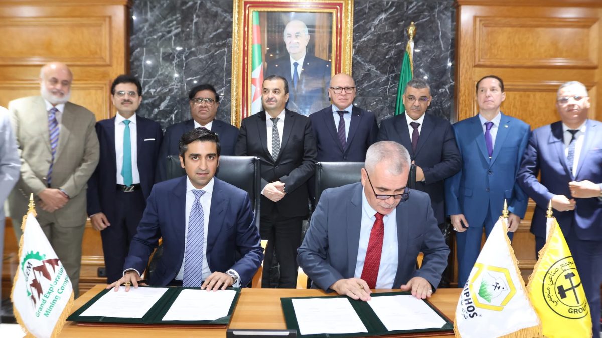 محمد عرقاب خلال توقيع مذكرة تفاهم بين "سونارام" الجزائرية و"فطيمة للأسمدة" الباكستانية بمقر وزارة الطاقة