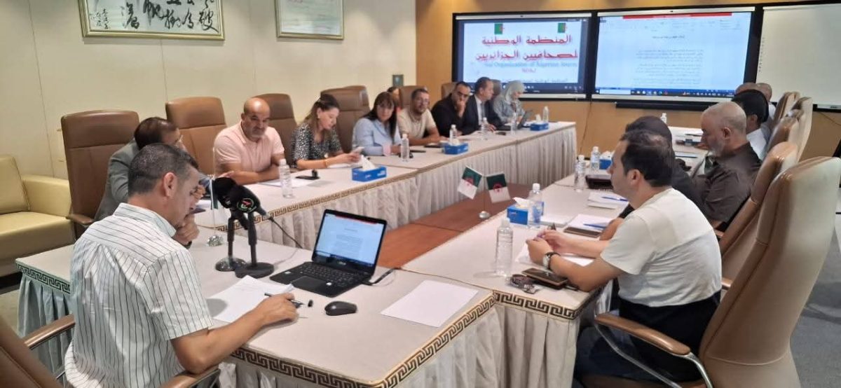 اجتماع موسع لشبكة الدراسات الإعلامية الجزائرية بمركز الأعمال باب الزوار