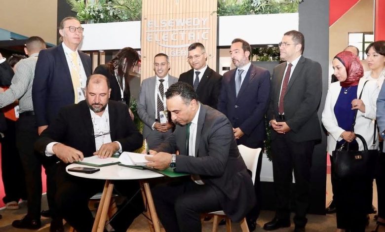 توقيع عقد تصدير الكابلات بين السويدي إلكتريك الجزائر وكوت ديفوار خلال IATF 2025