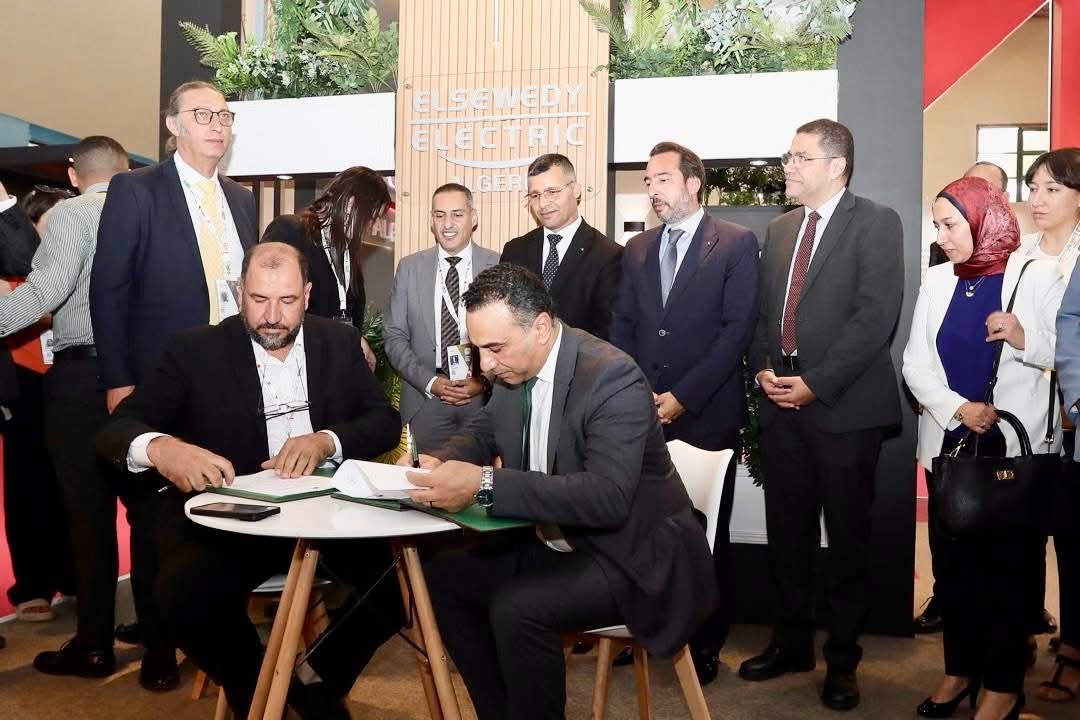 توقيع عقد تصدير الكابلات بين السويدي إلكتريك الجزائر وكوت ديفوار خلال IATF 2025