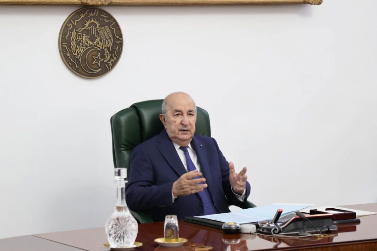 الرئيس عبد المجيد تبون خلال اجتماع عمل للتحضير لمعرض التجارة البينية الإفريقية