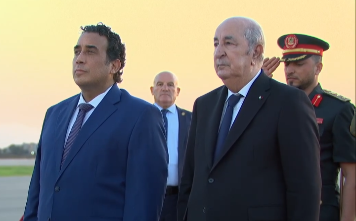 رئيس الجمهورية عبد المجيد تبون يستقبل رئيس المجلس الرئاسي الليبي محمد يونس المنفي بمطار الجزائر الدولي
