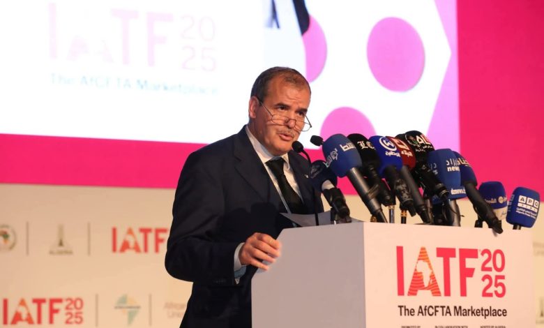 وزير التجارة الخارجية كمال رزيق خلال افتتاح الورشة الرابعة في IATF 2025