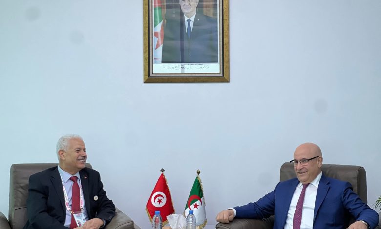 الطيب زيتوني يستقبل سمير عبيد وزير التجارة التونسي في الجزائر