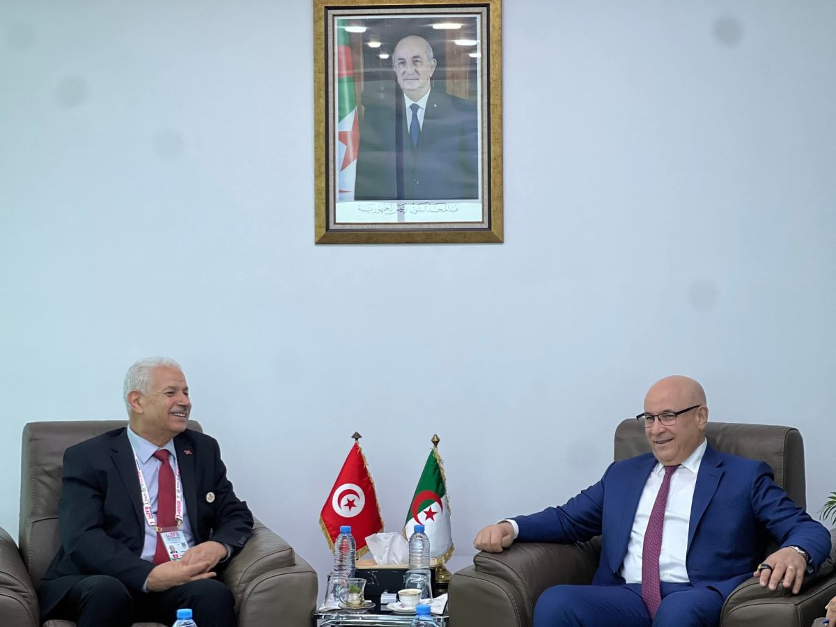 الطيب زيتوني يستقبل سمير عبيد وزير التجارة التونسي في الجزائر