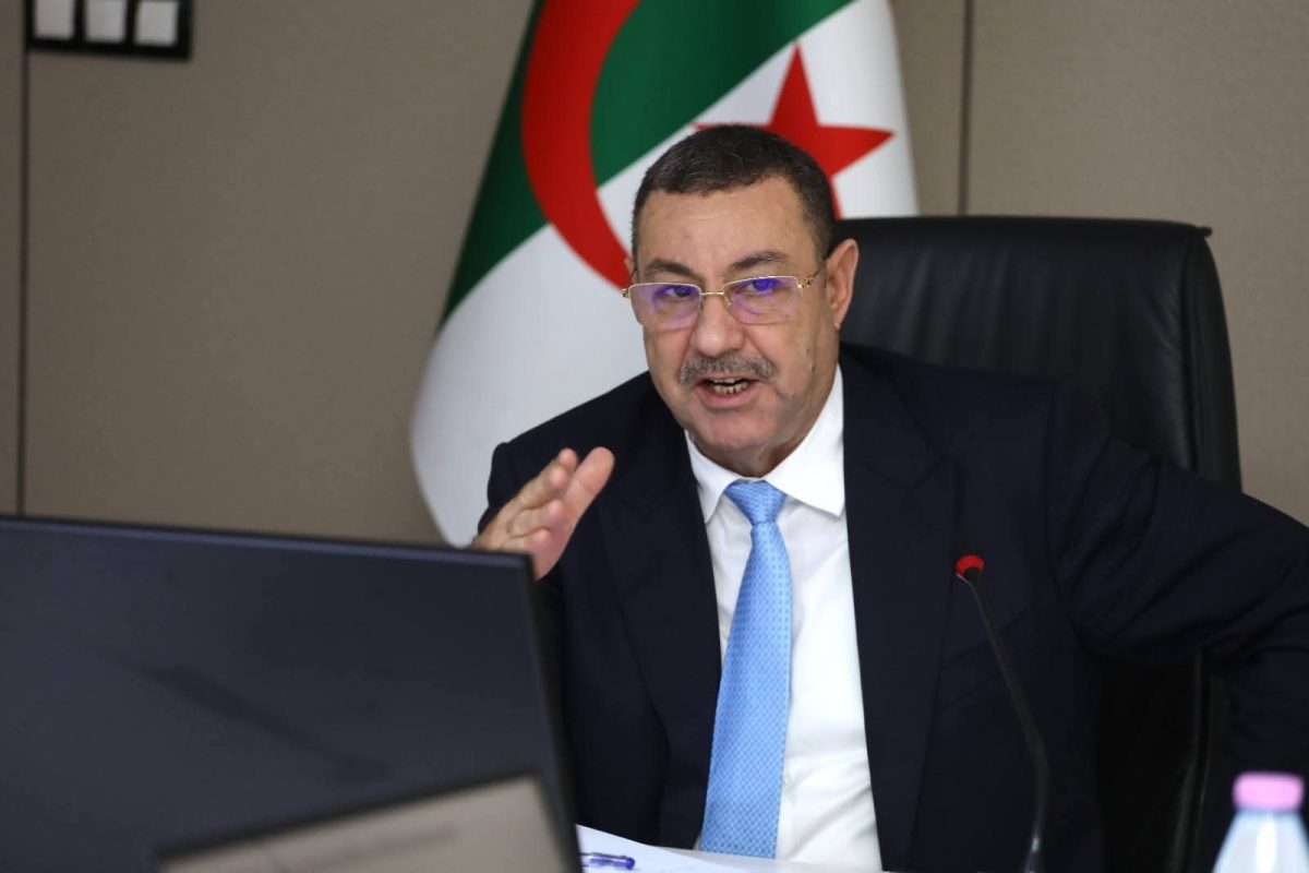 وزير الداخلية والنقل السعيد سعيود يترأس اجتماعا حول مشروع عصرنة مطار الجزائر الدولي