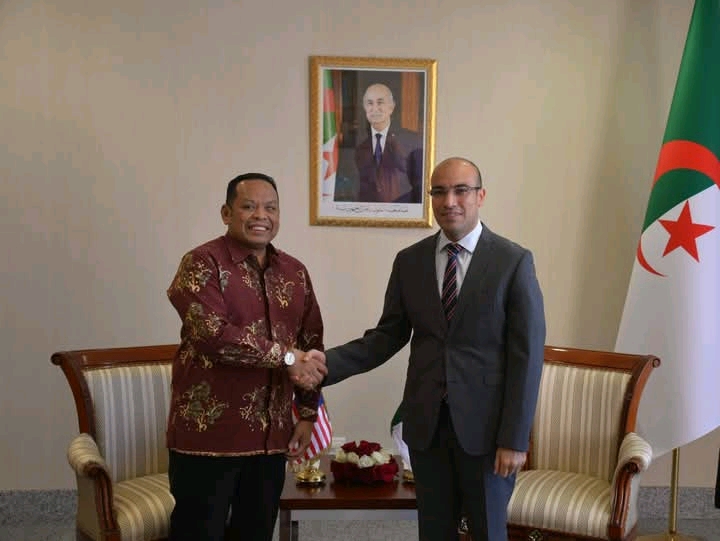 لقاء سفيان شايب مع سفير ماليزيا بالجزائر لتعزيز العلاقات الثنائية